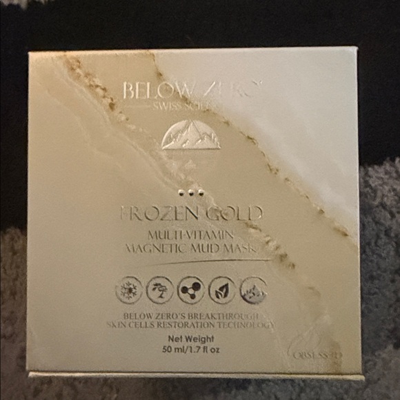 Gold Multi-Vitamin Magnetic mud mask